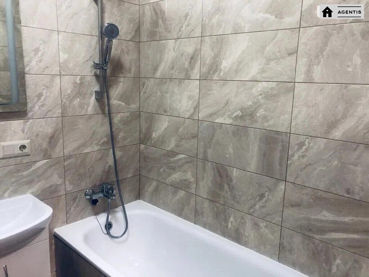 Сдам квартиру. 1 room, 45 m², 2nd floor/10 floors. 75, Алімпія Галика вул. (Малоземельна), Киев. 