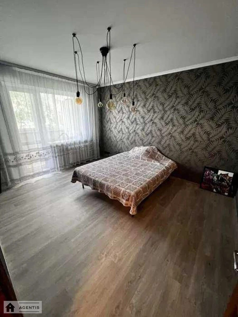 Apartment for rent. 3 rooms, 76 m², 3rd floor/16 floors. 22, Novatoriv 22, Kyiv. 