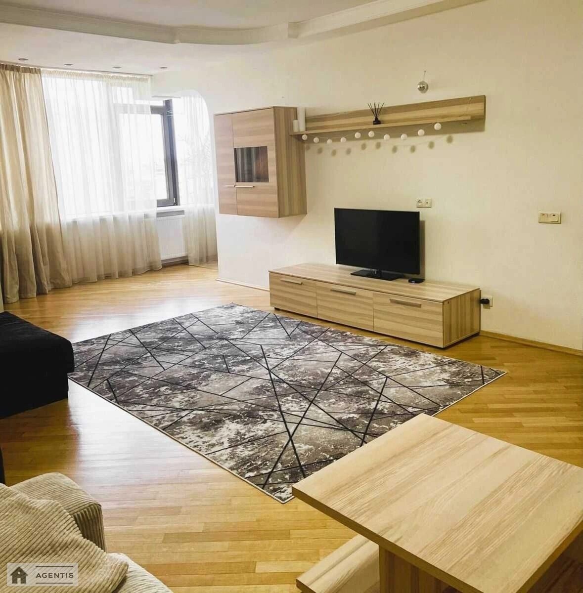 Сдам квартиру. 3 rooms, 130 m², 10th floor/14 floors. 4, Старонаводницкая 4, Киев. 