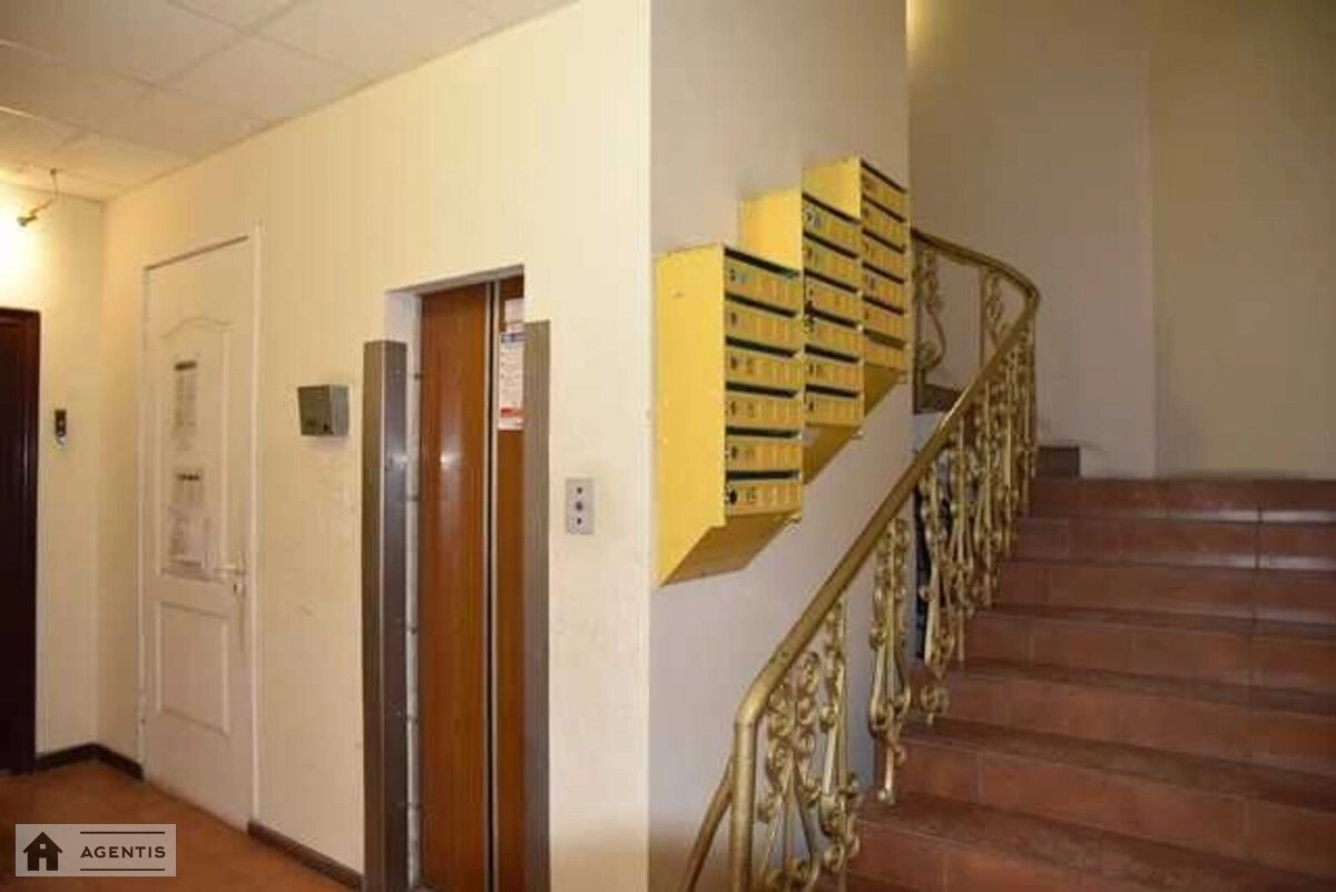 Apartment for rent. 2 rooms, 82 m², 4th floor/5 floors. Arkhitektora Horodetskoho vul., Kyiv. 