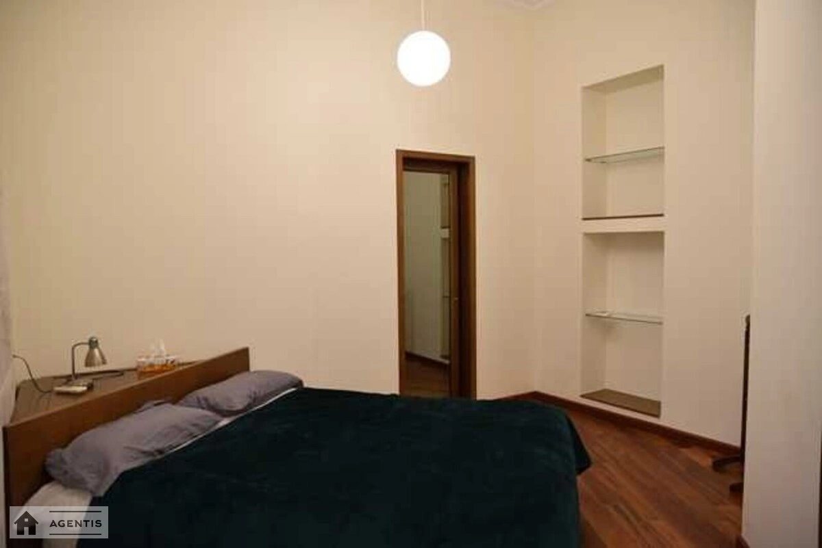Apartment for rent. 2 rooms, 82 m², 4th floor/5 floors. Arkhitektora Horodetskoho vul., Kyiv. 