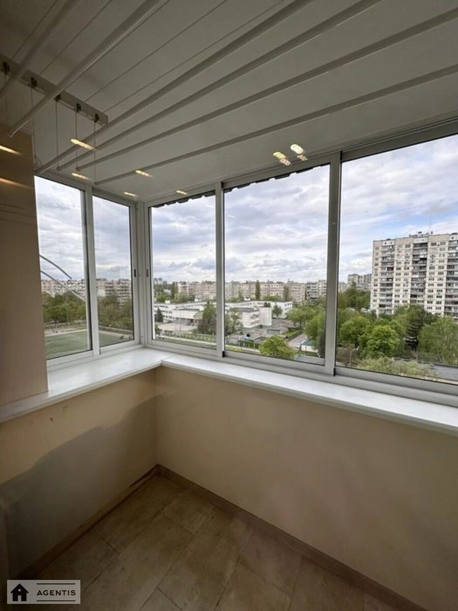 Apartment for rent. 3 rooms, 70 m², 9th floor/16 floors. 12, Akademika Korolova prosp., Kyiv. 
