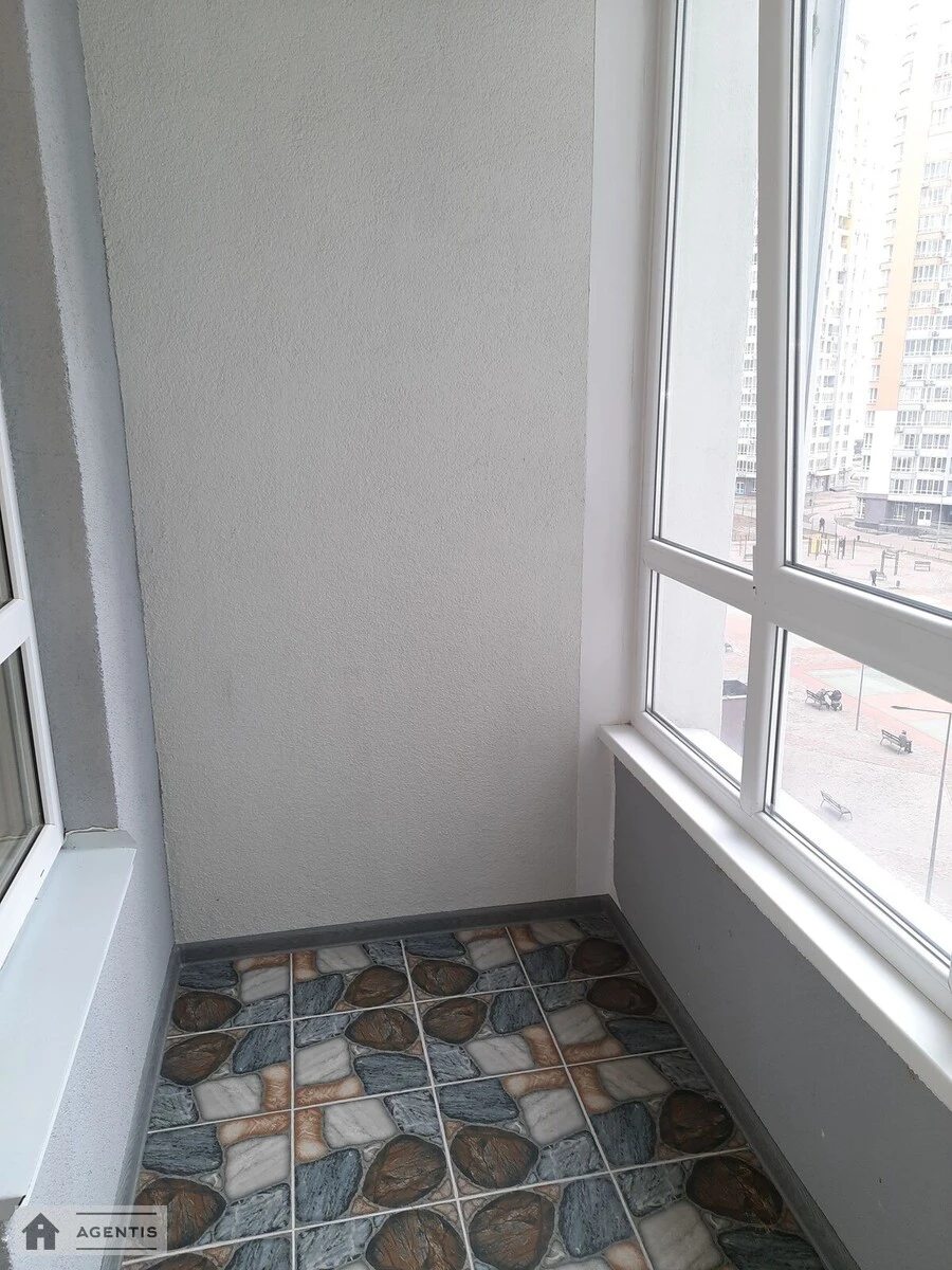 Apartment for rent. 1 room, 40 m², 6th floor/25 floors. 62, Kahovska 62, Kyiv. 