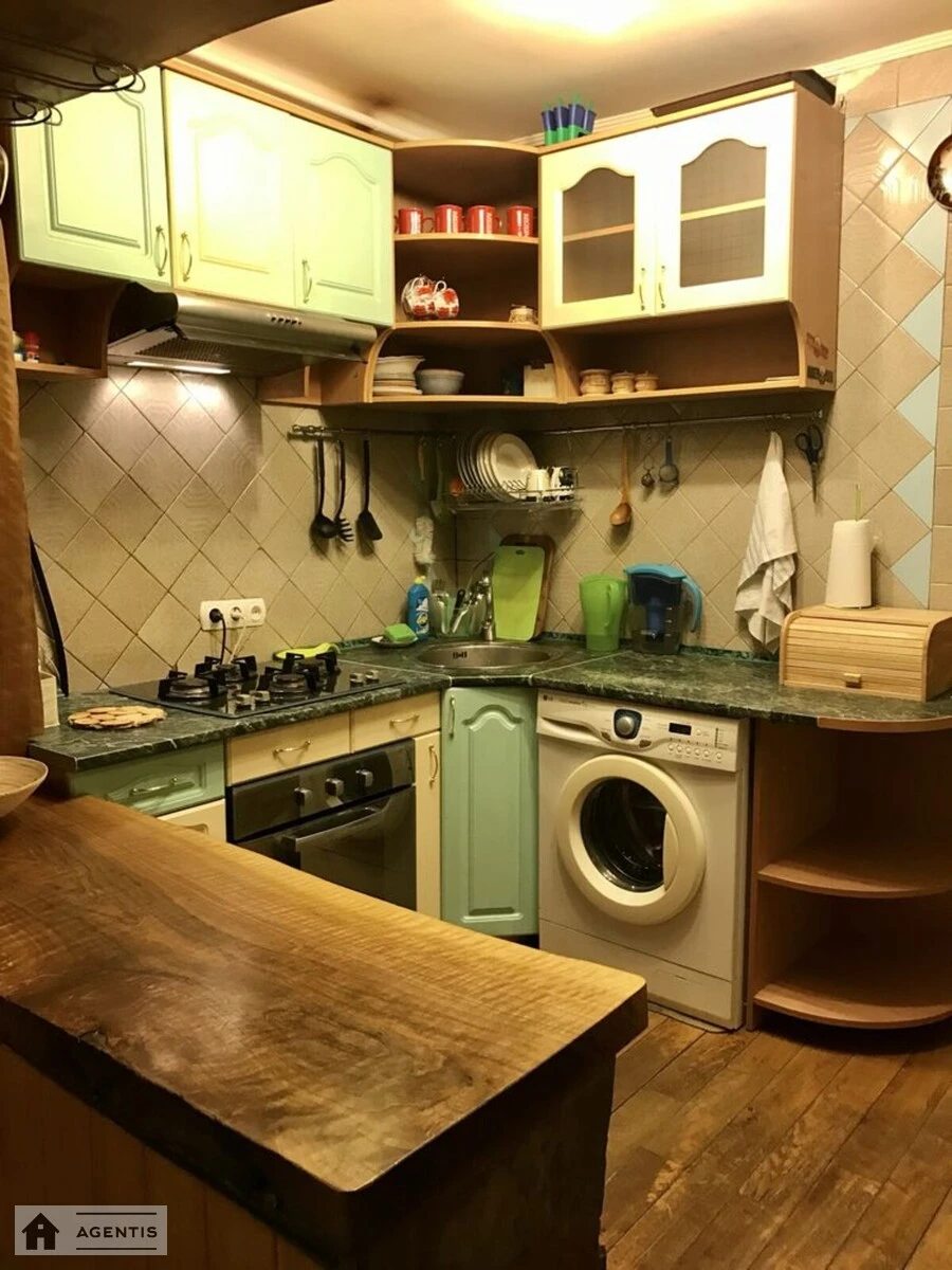Apartment for rent. 2 rooms, 45 m², 1st floor/5 floors. Holosiyivskyy rayon, Kyiv. 