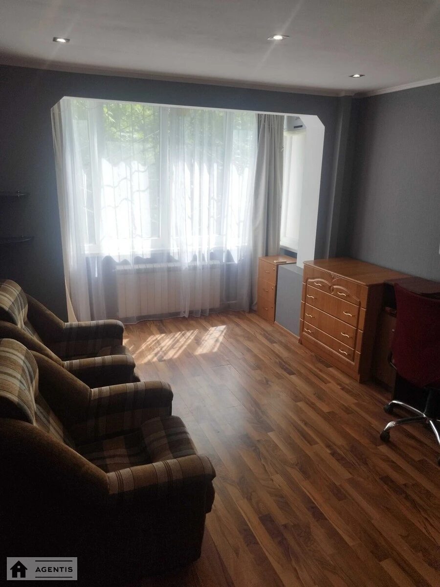 Apartment for rent. 1 room, 36 m², 1st floor/9 floors. Obolonskyy rayon, Kyiv. 