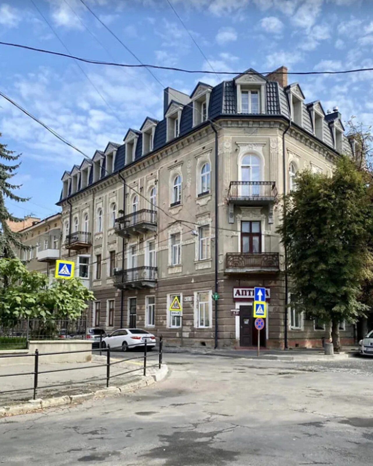 Apartments for sale. 2 rooms, 42 m², 1st floor/3 floors. Tsentr, Ternopil. 