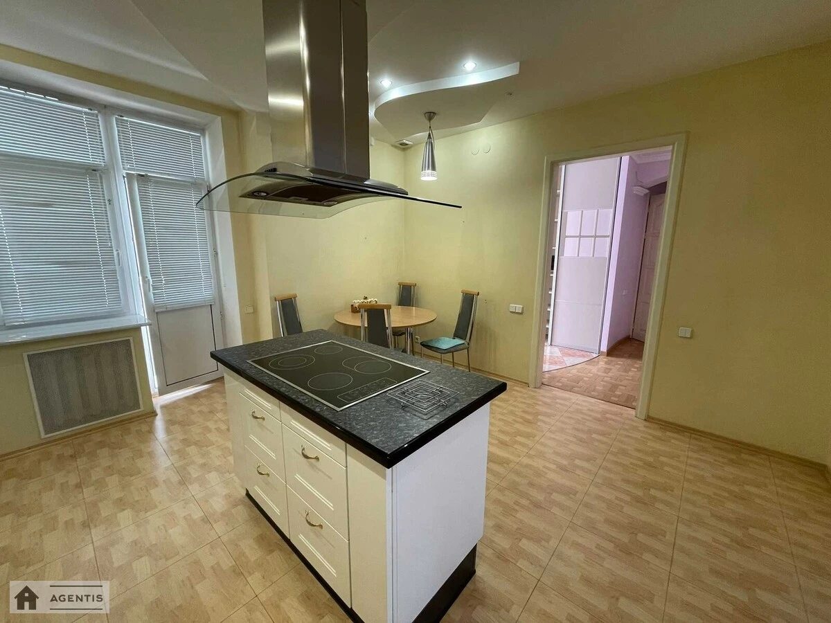 Сдам квартиру. 3 rooms, 140 m², 4th floor/18 floors. 140, Антоновича вул. (Горького), Киев. 