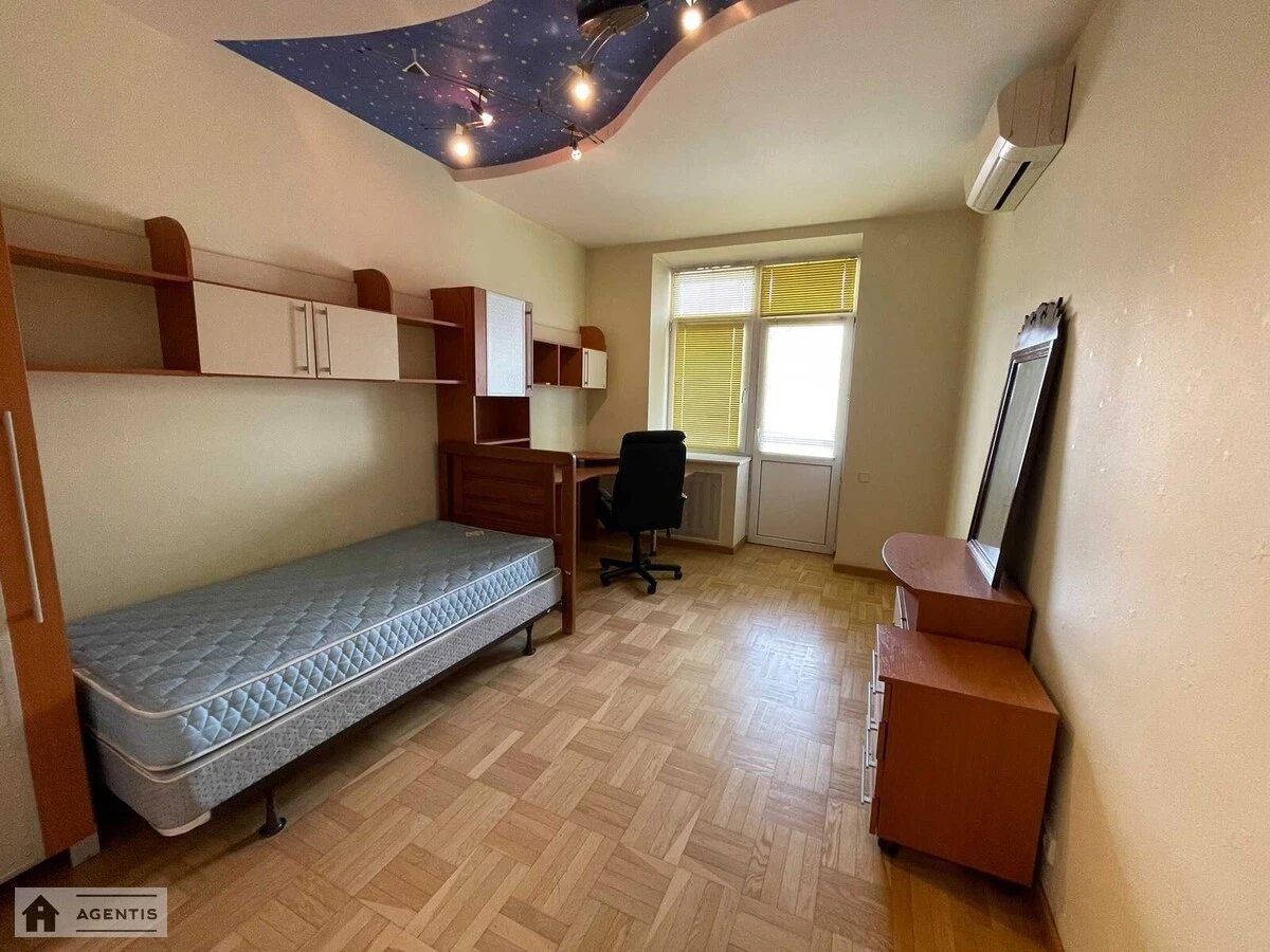 Сдам квартиру. 3 rooms, 140 m², 4th floor/18 floors. 140, Антоновича вул. (Горького), Киев. 