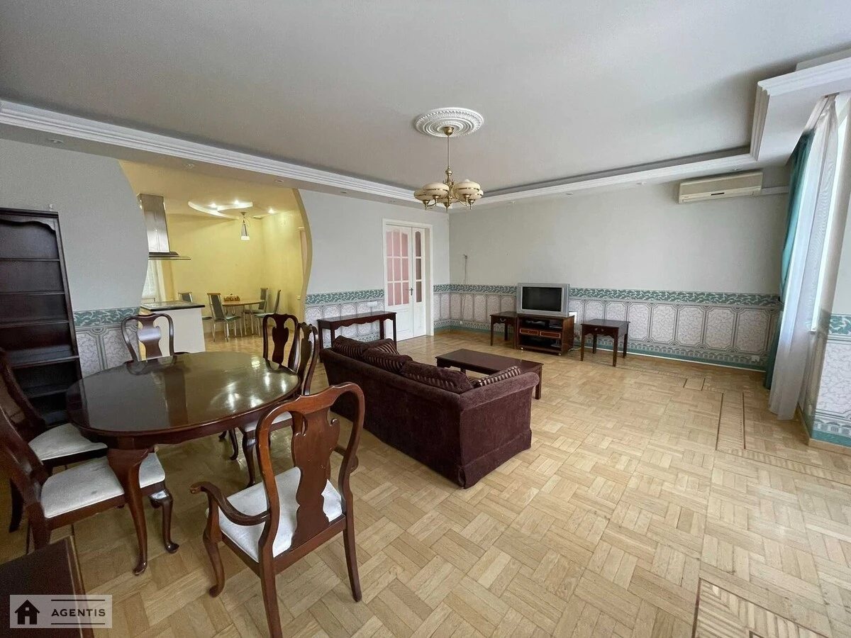 Сдам квартиру. 3 rooms, 140 m², 4th floor/18 floors. 140, Антоновича вул. (Горького), Киев. 