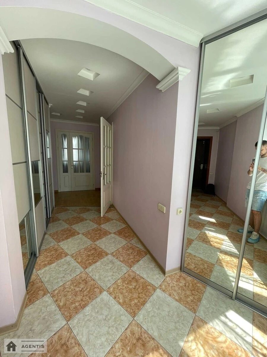 Здам квартиру. 3 rooms, 140 m², 4th floor/18 floors. 140, Антоновича вул. (Горького), Київ. 