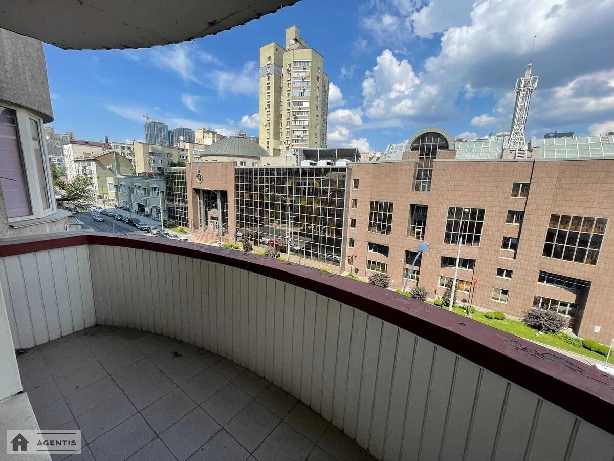 Здам квартиру. 3 rooms, 140 m², 4th floor/18 floors. 140, Антоновича вул. (Горького), Київ. 