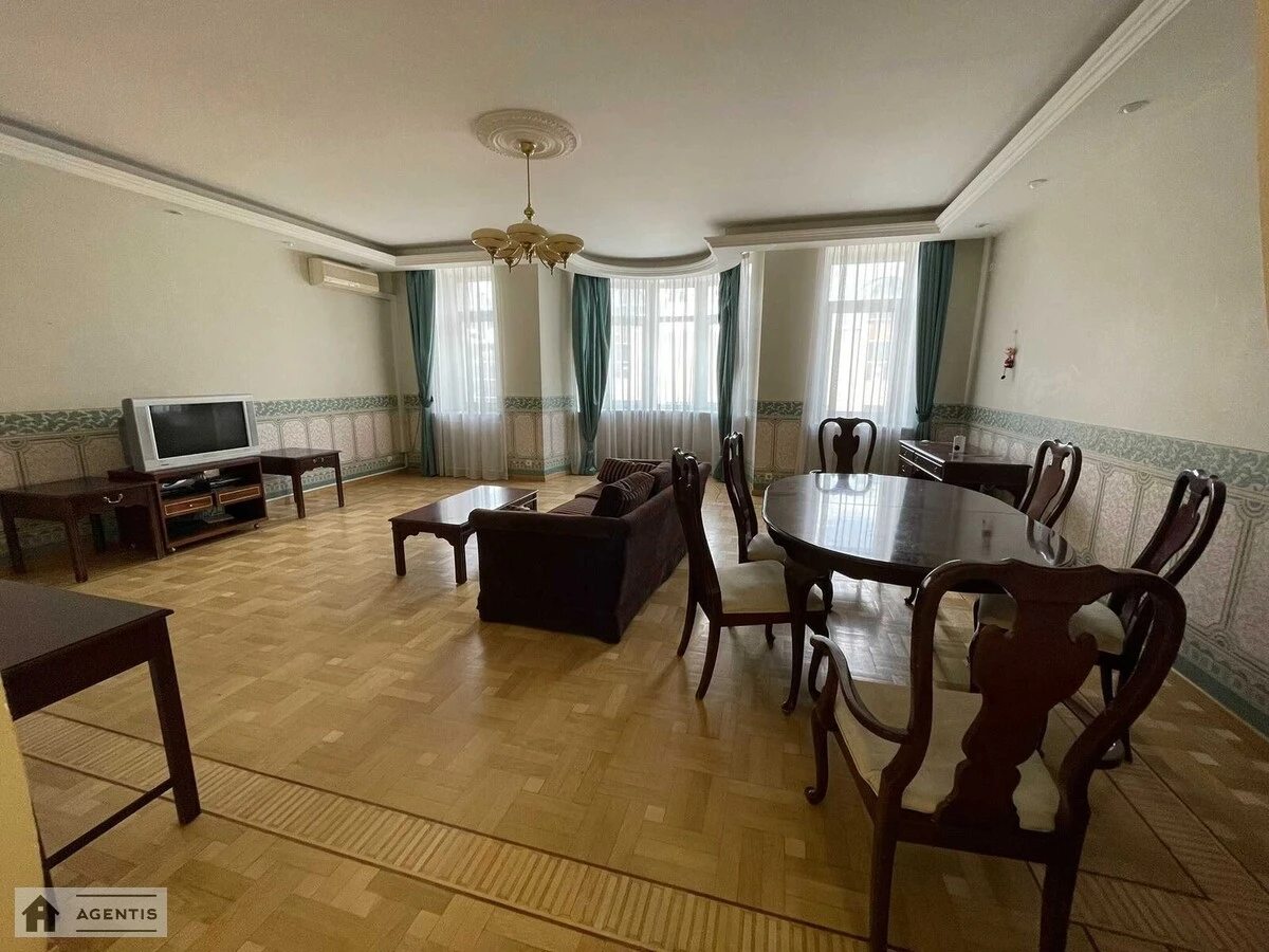 Здам квартиру. 3 rooms, 140 m², 4th floor/18 floors. 140, Антоновича вул. (Горького), Київ. 