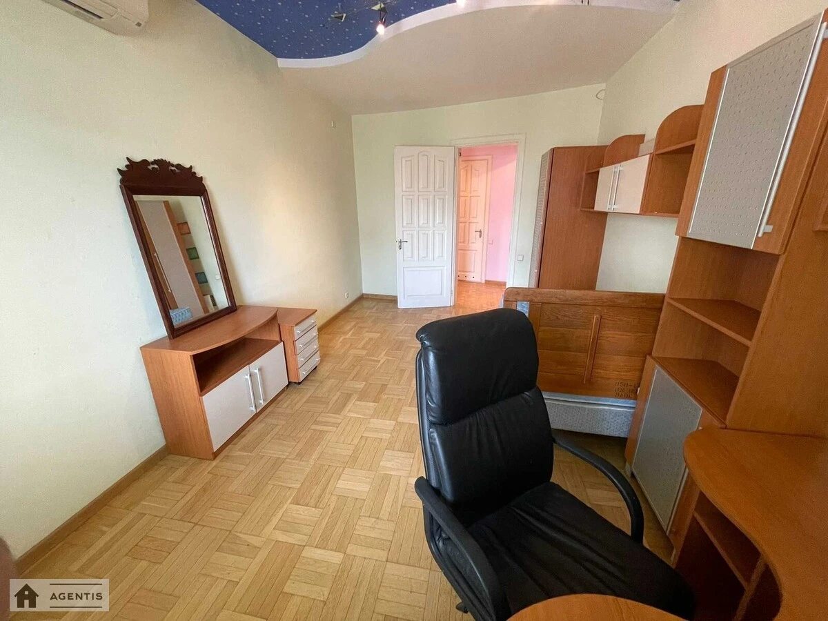 Здам квартиру. 3 rooms, 140 m², 4th floor/18 floors. 140, Антоновича вул. (Горького), Київ. 