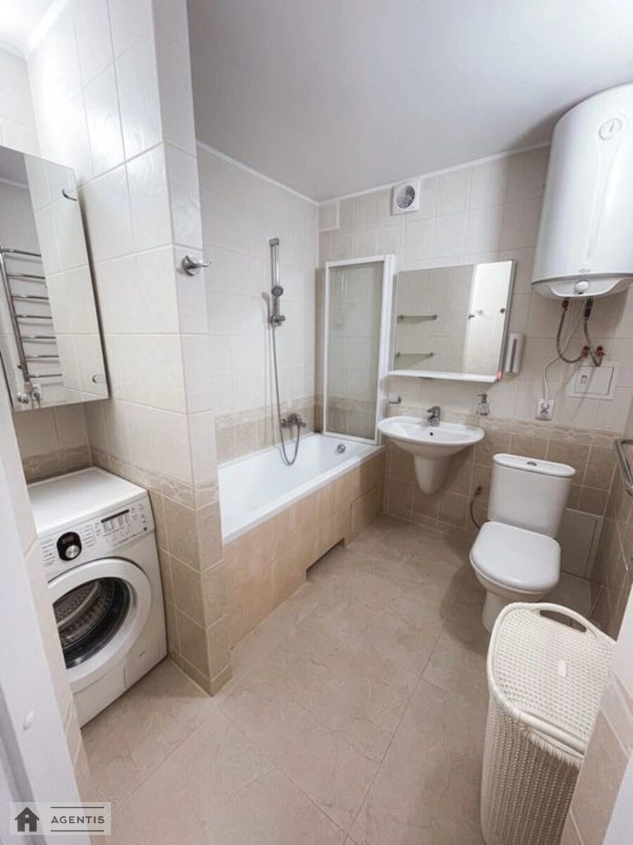 Apartment for rent. 3 rooms, 55 m², 1st floor/5 floors. Verhovnoyi Rady, Kyiv. 