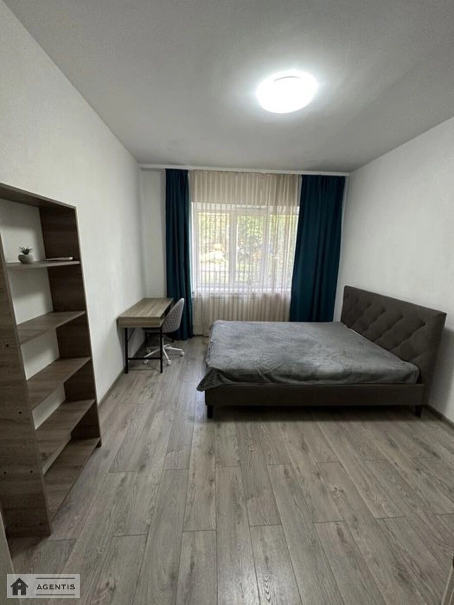 Apartment for rent. 2 rooms, 60 m², 1st floor/5 floors. 4, Gareta Dzhonsa vul. Simyi Khokhlovykh, Kyiv. 