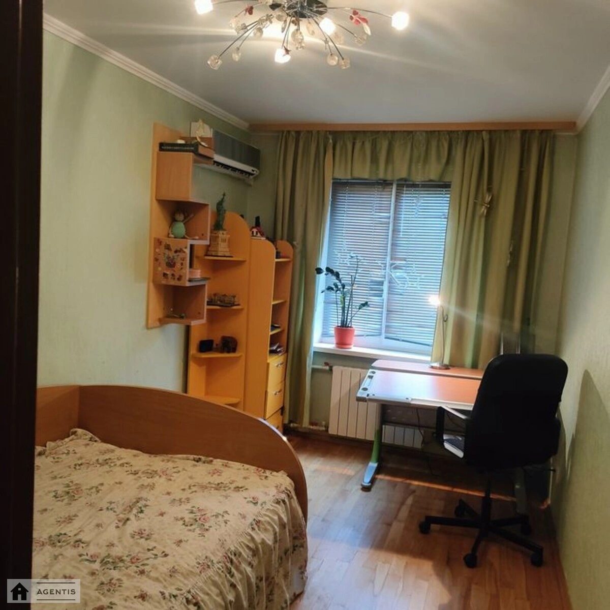 Apartment for rent. 3 rooms, 61 m², 2nd floor/9 floors. 39, Obolonskiy 39, Kyiv. 