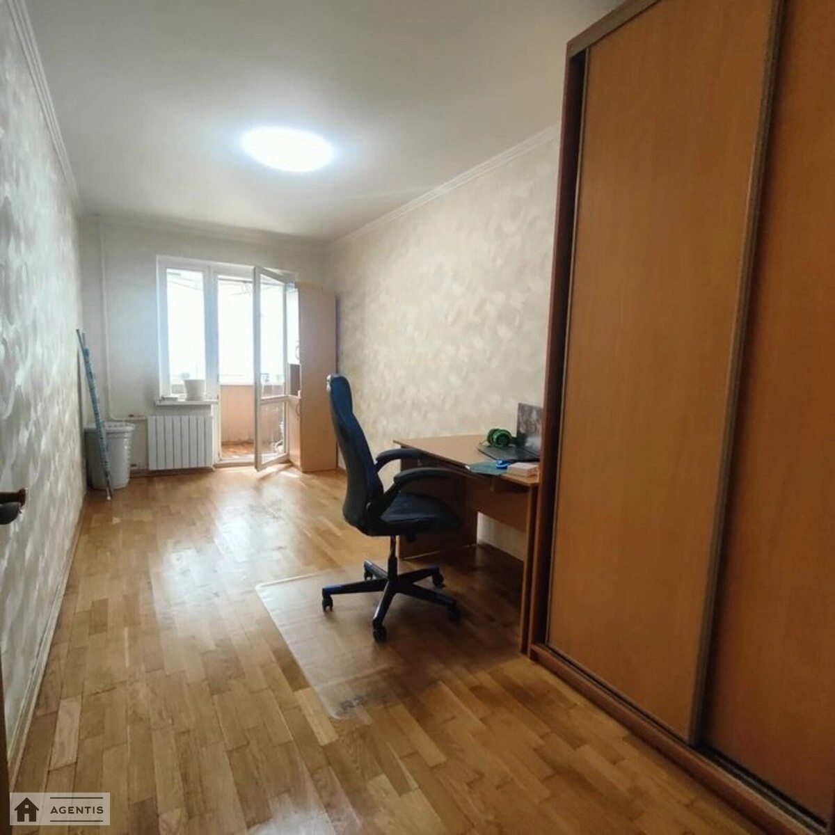 Apartment for rent. 3 rooms, 61 m², 2nd floor/9 floors. 39, Obolonskiy 39, Kyiv. 