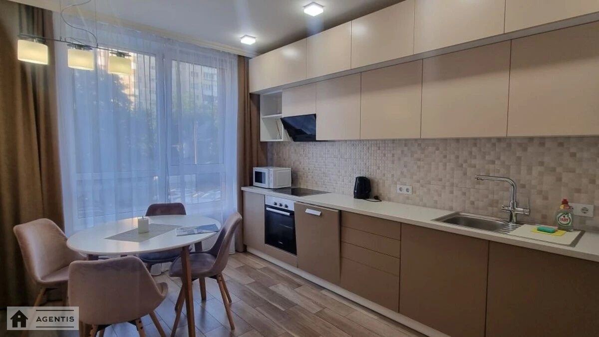 Сдам квартиру. 1 room, 42 m², 2nd floor/25 floors. 20, Соломянська вул., Киев. 
