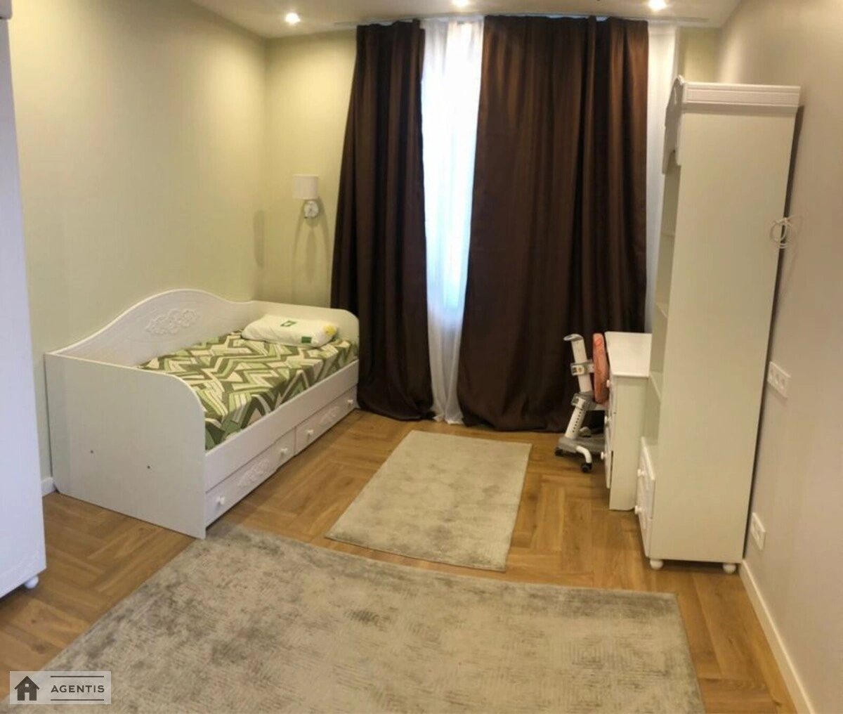 Apartment for rent. 3 rooms, 65 m², 1st floor/5 floors. Topoleva , Hatne. 
