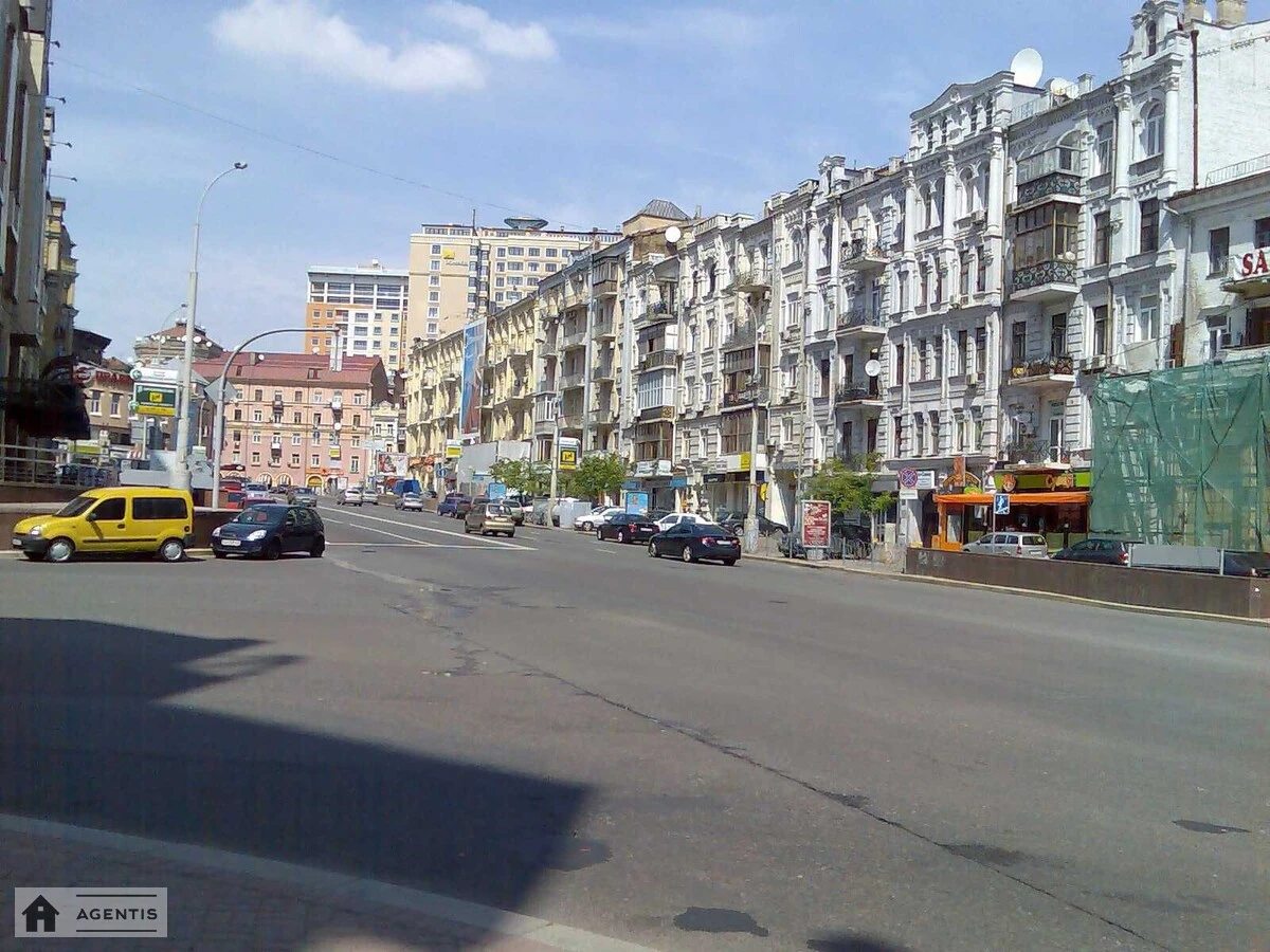 Apartment for rent. 2 rooms, 60 m², 3rd floor/4 floors. Baseyna, Kyiv. 