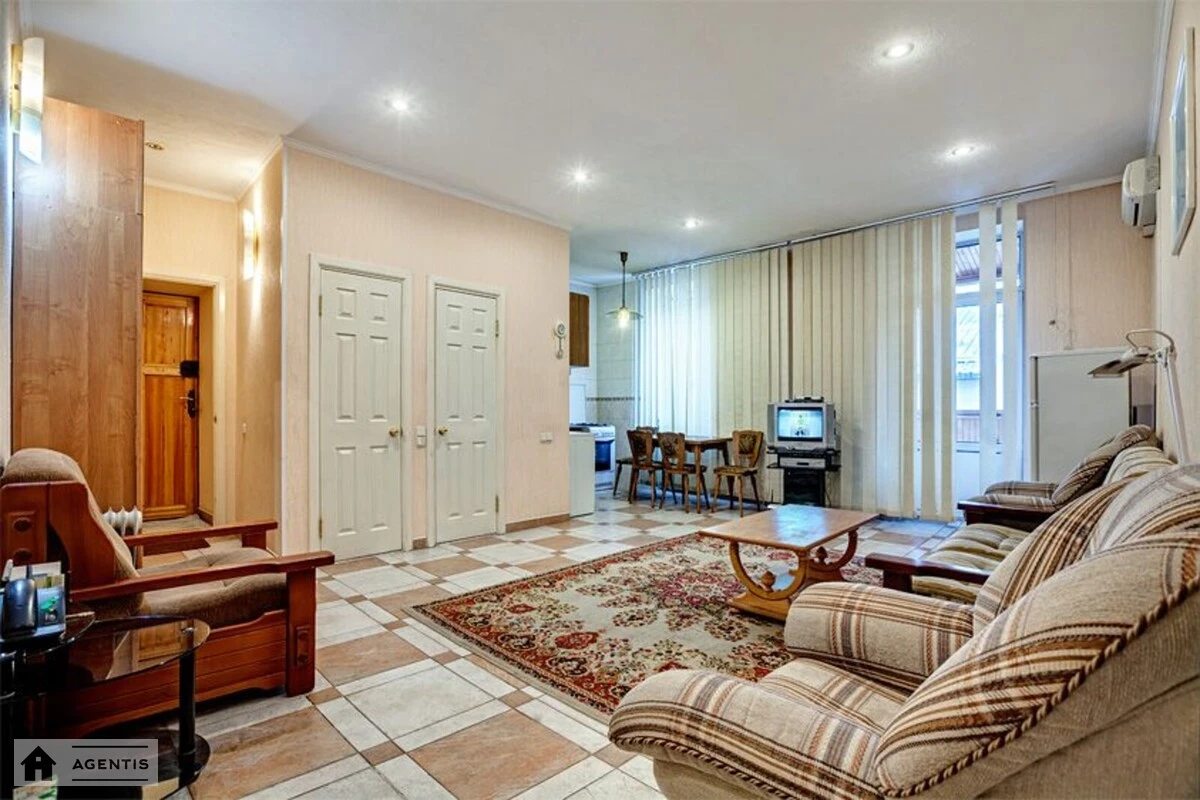 Apartment for rent. 2 rooms, 60 m², 3rd floor/4 floors. Baseyna, Kyiv. 