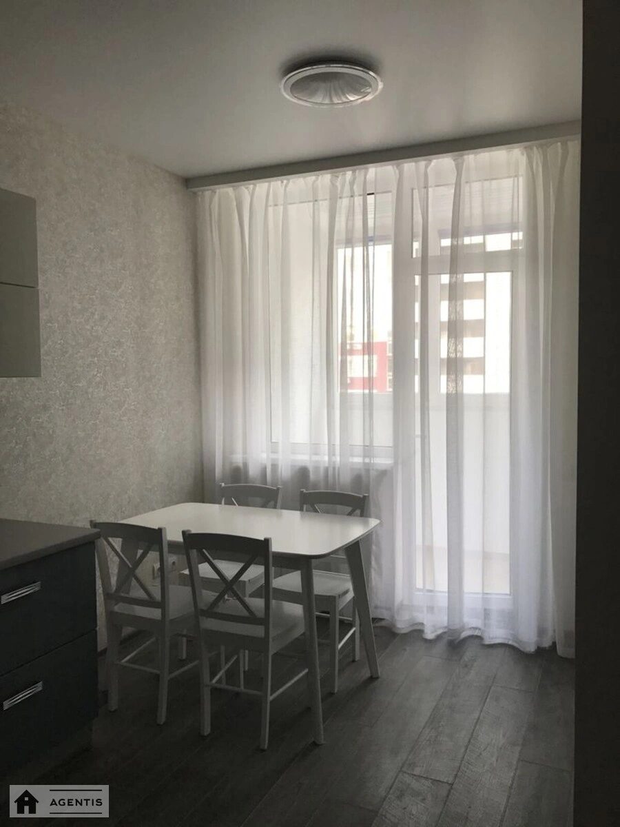 Apartment for rent. 2 rooms, 53 m², 18 floor/24 floors. 2, Dragomanova 2, Kyiv. 