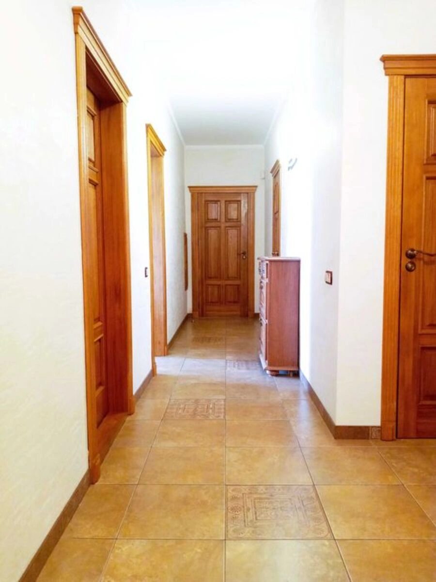 Apartment for rent. 2 rooms, 87 m², 18 floor/26 floors. 13, Golosiyivska 13, Kyiv. 