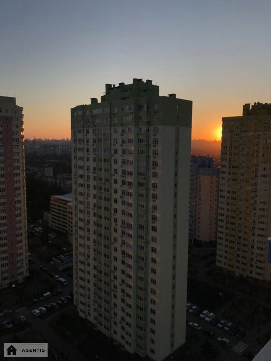 Apartment for rent. 1 room, 35 m², 22 floor/26 floors. Voskresenska, Kyiv. 
