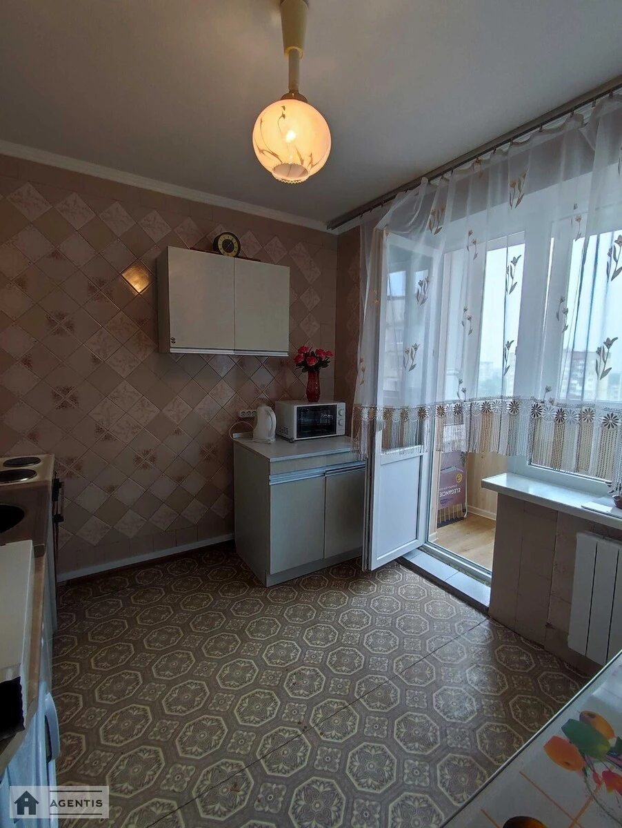 Apartment for rent. 2 rooms, 62 m², 15 floor/16 floors. 20, Heorhiya Honhadze prosp., Kyiv. 