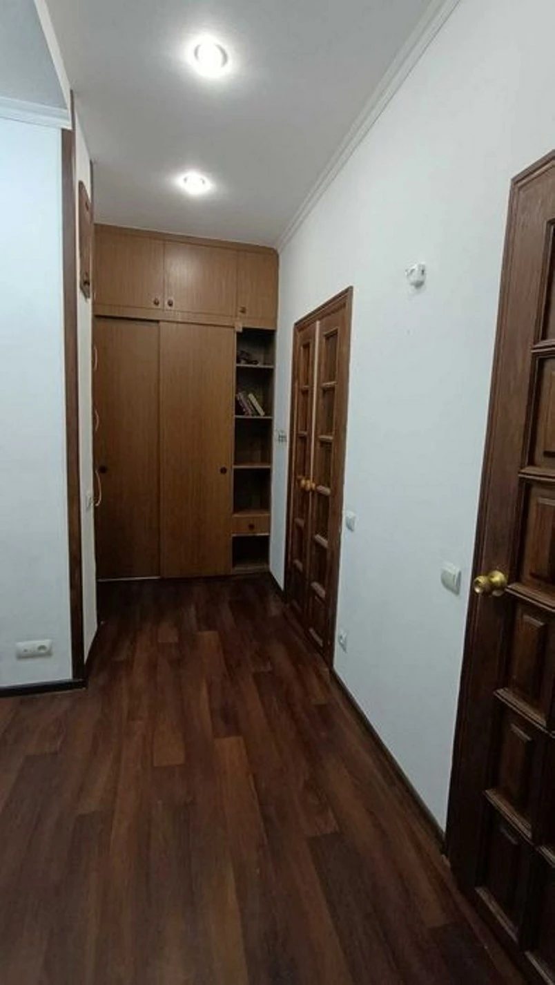 Apartments for sale. 3 rooms, 73 m², 6th floor/7 floors. Kharkiv. 