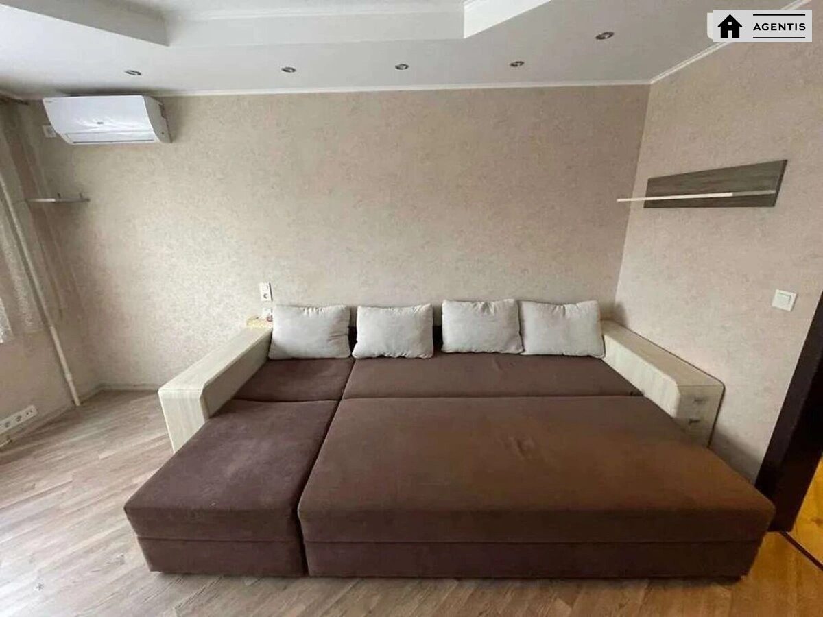 Сдам квартиру. 2 rooms, 55 m², 7th floor/16 floors. 13, Лариси Руденко вул., Киев. 