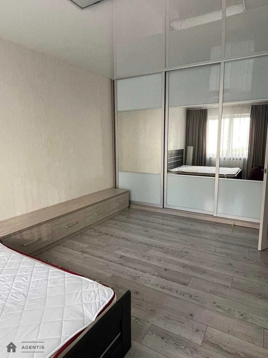 Сдам квартиру. 1 room, 39 m², 4th floor/25 floors. 38, Єлизавети Чавдар вул., Киев. 