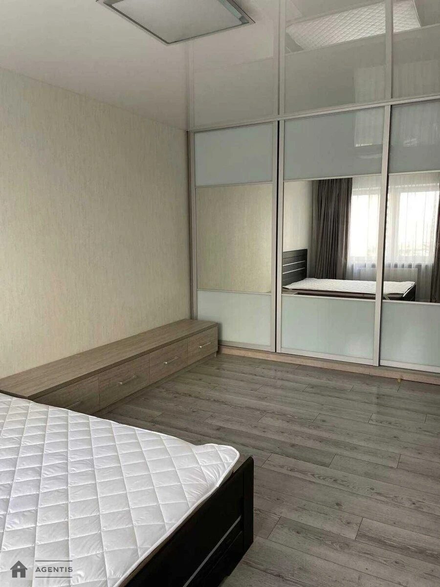 Сдам квартиру. 1 room, 39 m², 4th floor/25 floors. 38, Єлизавети Чавдар вул., Киев. 