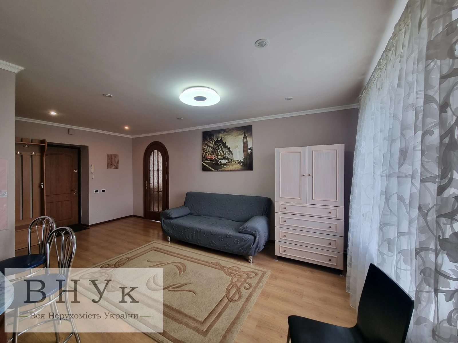 Apartments for sale. 2 rooms, 43 m², 3rd floor/10 floors. Vynnychenka V. vul., Ternopil. 