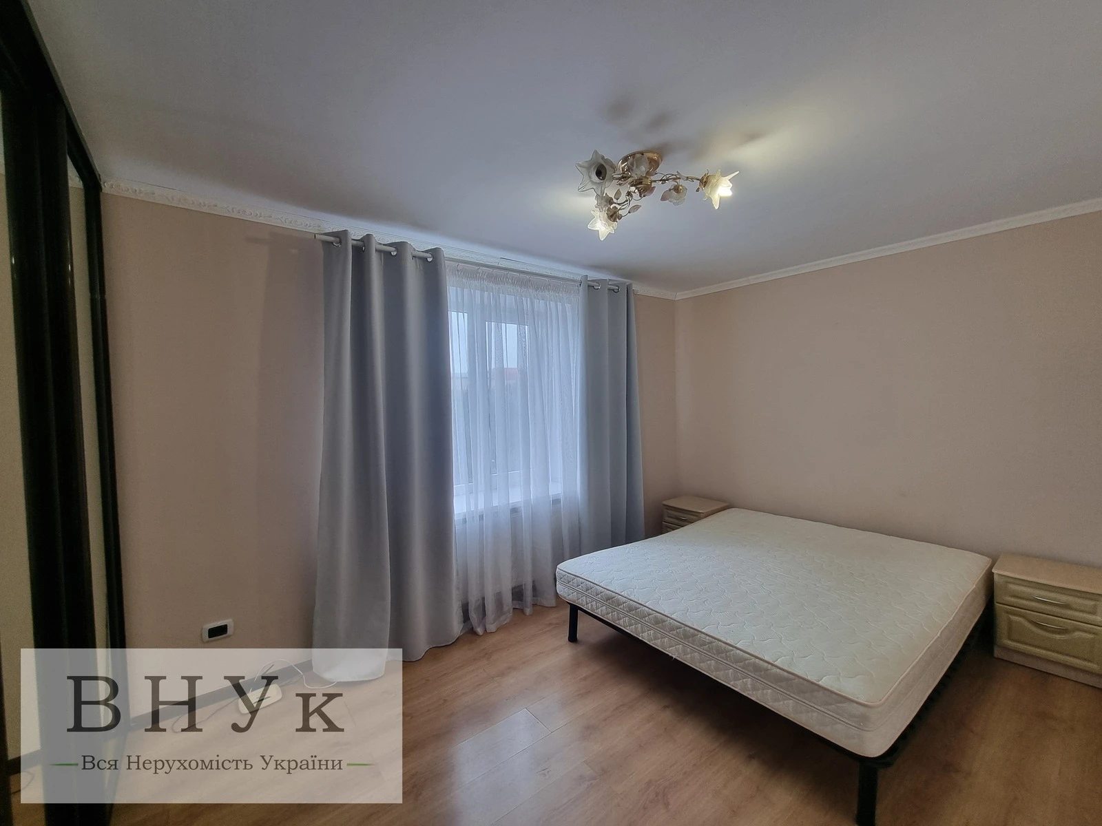 Apartments for sale. 2 rooms, 43 m², 3rd floor/10 floors. Vynnychenka V. vul., Ternopil. 