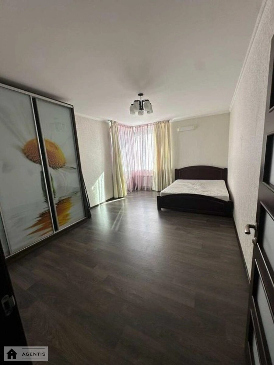 Apartment for rent. 3 rooms, 105 m², 2nd floor/19 floors. 20, Bilytcka 20. 