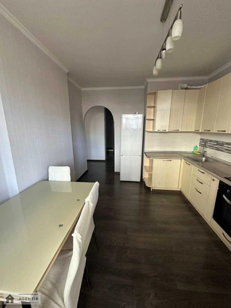Apartment for rent. 3 rooms, 105 m², 2nd floor/19 floors. 20, Bilytcka 20. 