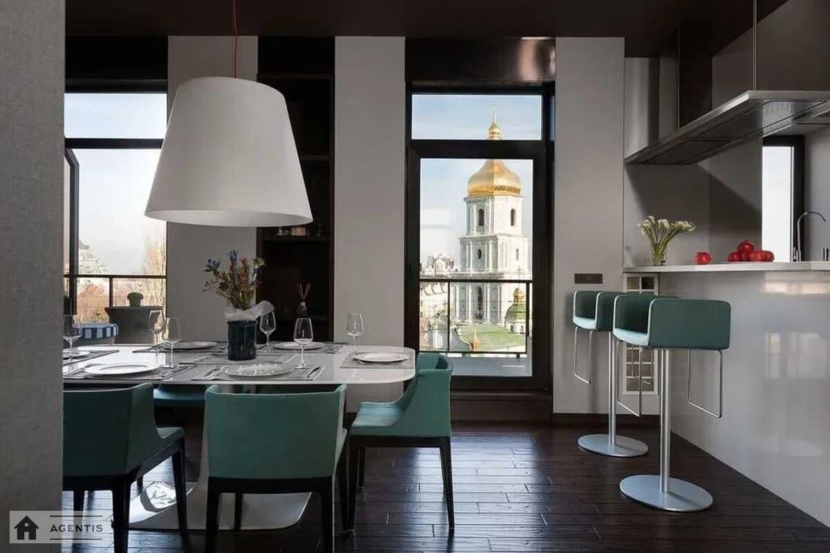 Apartment for rent. 3 rooms, 130 m², 6th floor/6 floors. 2, Georgiyivskiy 2, Kyiv. 