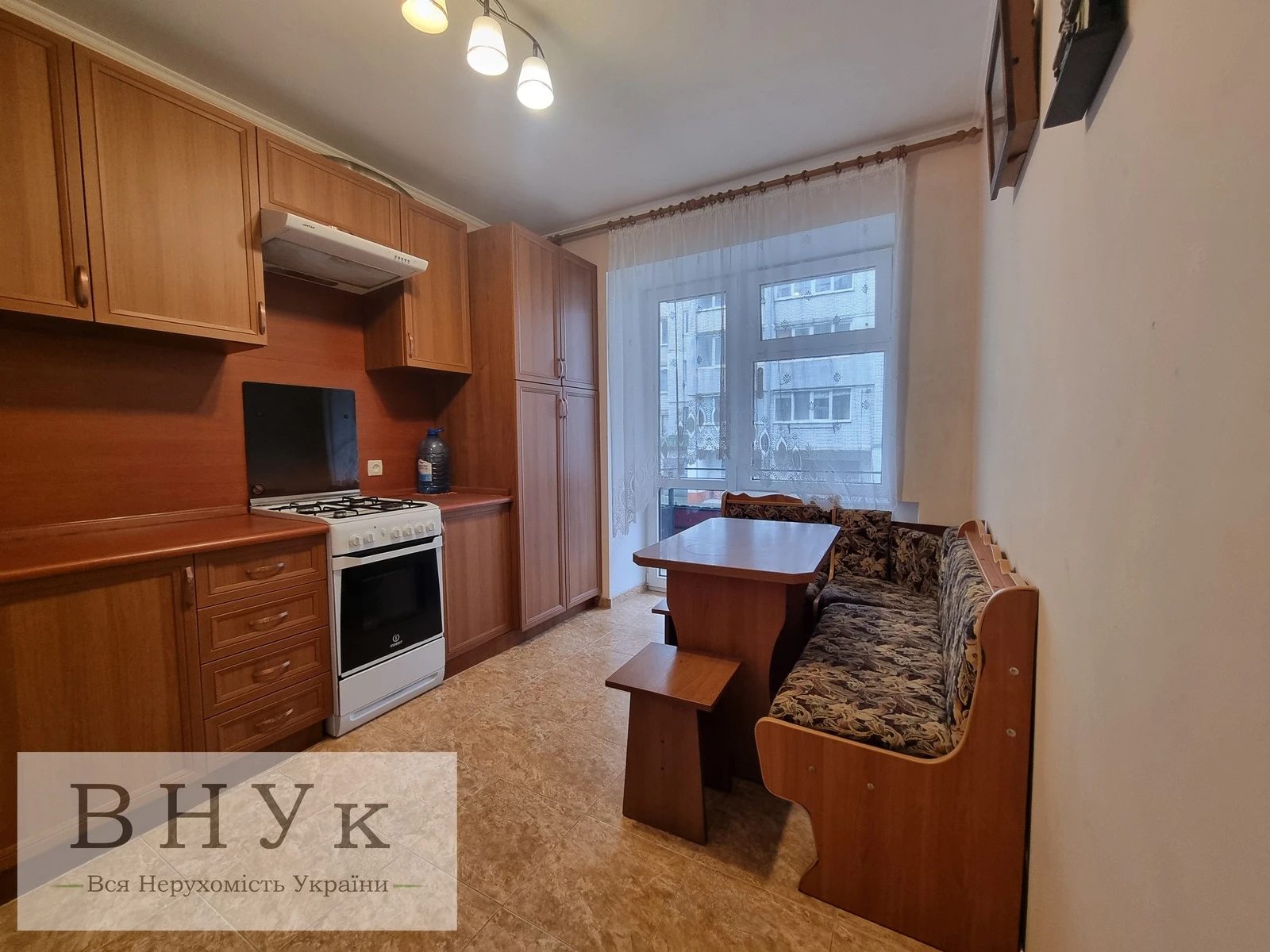 Apartments for sale. 1 room, 40 m², 1st floor/5 floors. Tsehelnyy prov., Ternopil. 