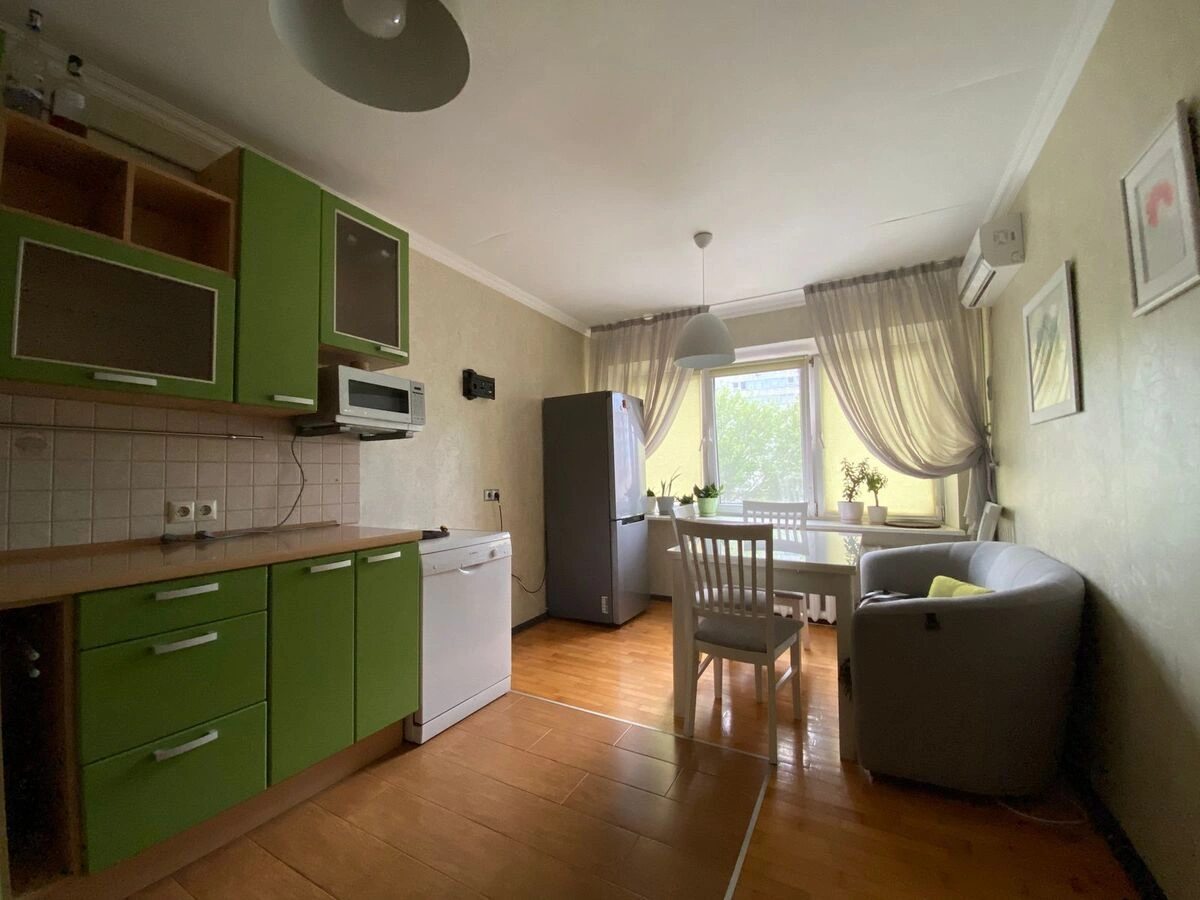 Apartment for rent. 2 rooms, 65 m², 3rd floor/25 floors. 1, Svyatoshynska 1, Kyiv. 