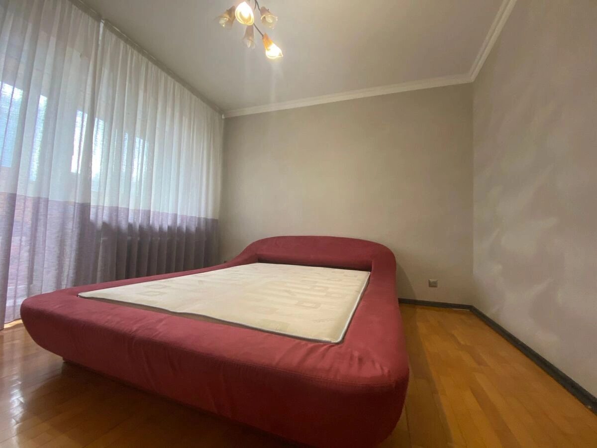 Apartment for rent. 2 rooms, 65 m², 3rd floor/25 floors. 1, Svyatoshynska 1, Kyiv. 