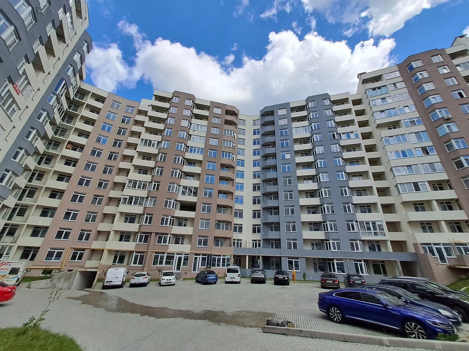 Apartments for sale. 3 rooms, 51 m², 2nd floor/11 floors. Bam, Ternopil. 