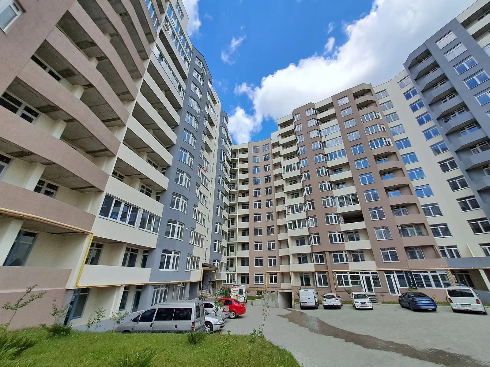 Apartments for sale. 3 rooms, 51 m², 2nd floor/11 floors. Bam, Ternopil. 