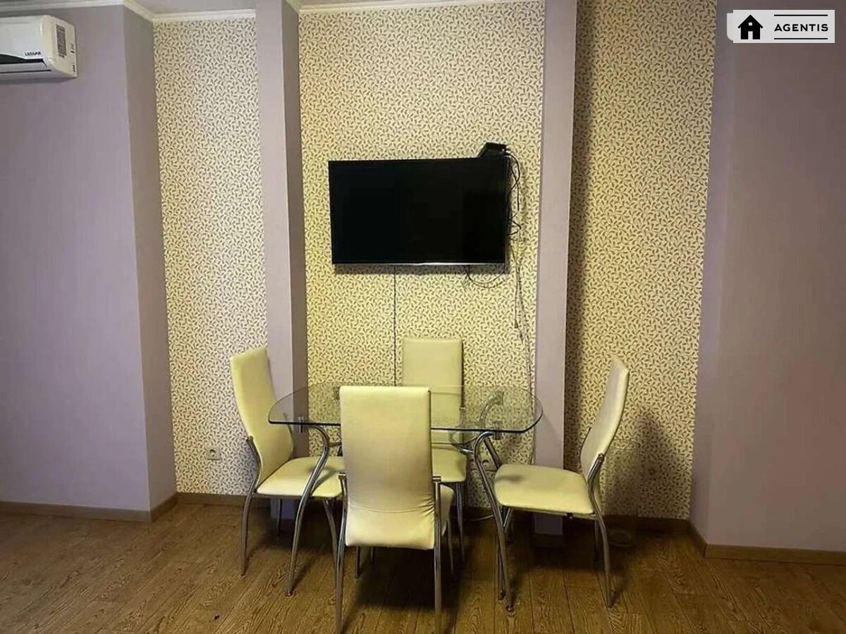 Apartment for rent. 3 rooms, 92 m², 17 floor/25 floors. 22, Petra Hryhorenka prosp., Kyiv. 