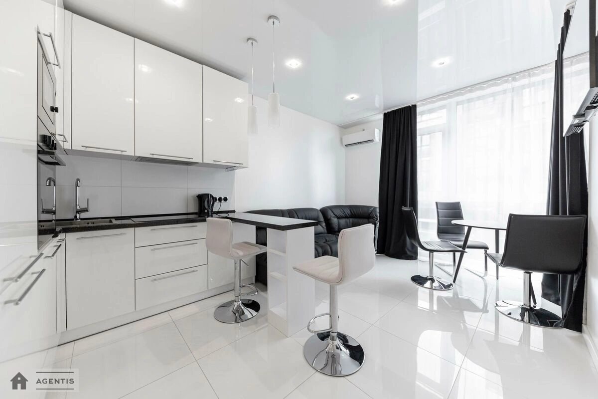 Apartment for rent. 2 rooms, 45 m², 7th floor/19 floors. 42, Predslavynska 42, Kyiv. 