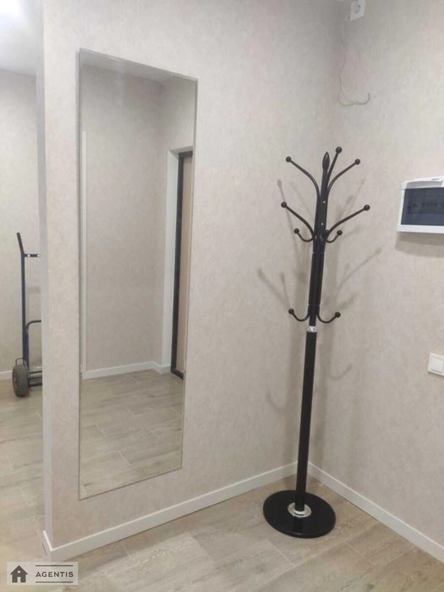 Сдам квартиру. 1 room, 42 m², 10th floor/20 floors. Михайла Максимовича вул. (Онуфрія Трутенка), Киев. 