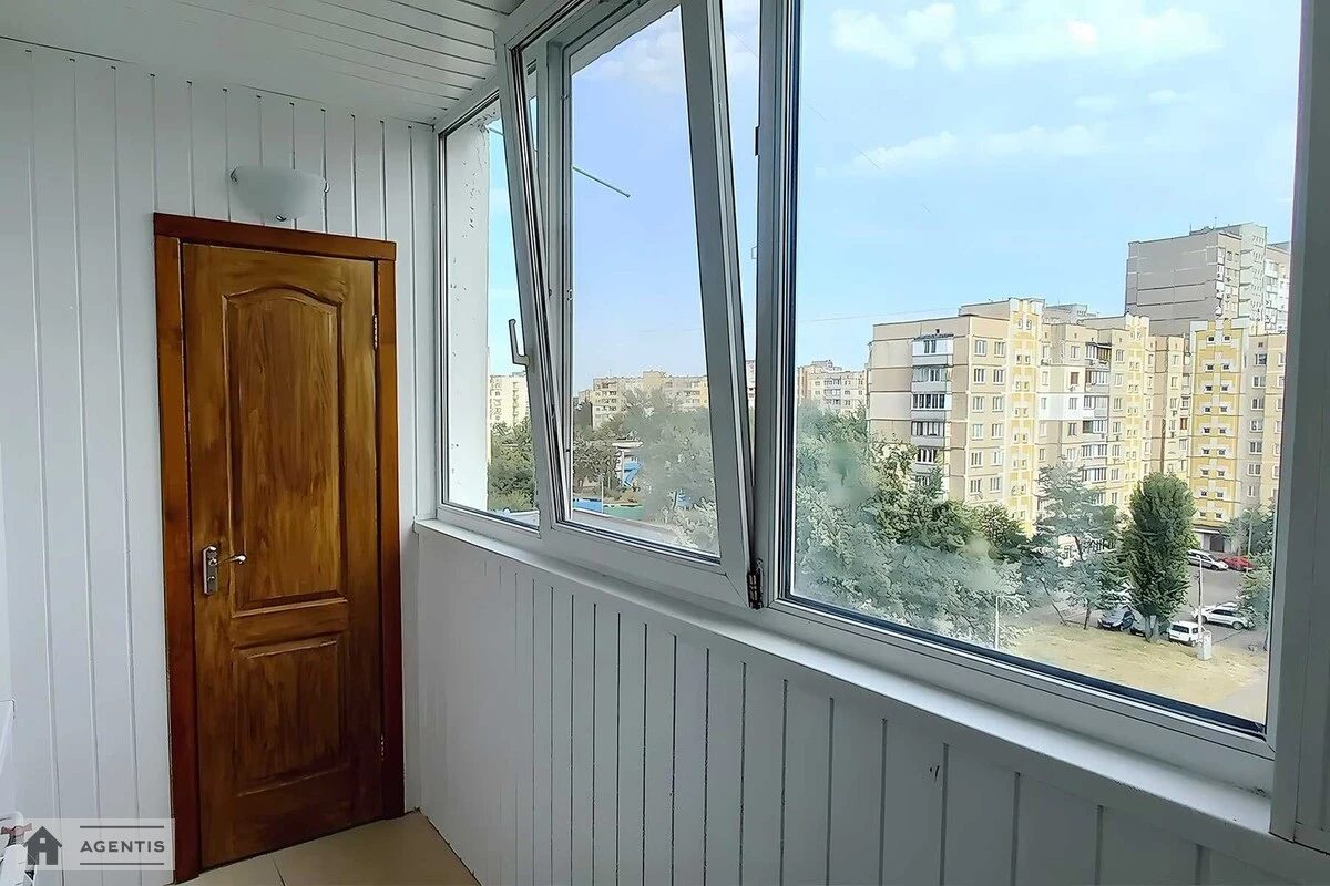 Apartment for rent. 2 rooms, 55 m², 7th floor/16 floors. 16, Chervonoyi Kalyny prosp. Volodymyra Mayakovskoho, Kyiv. 