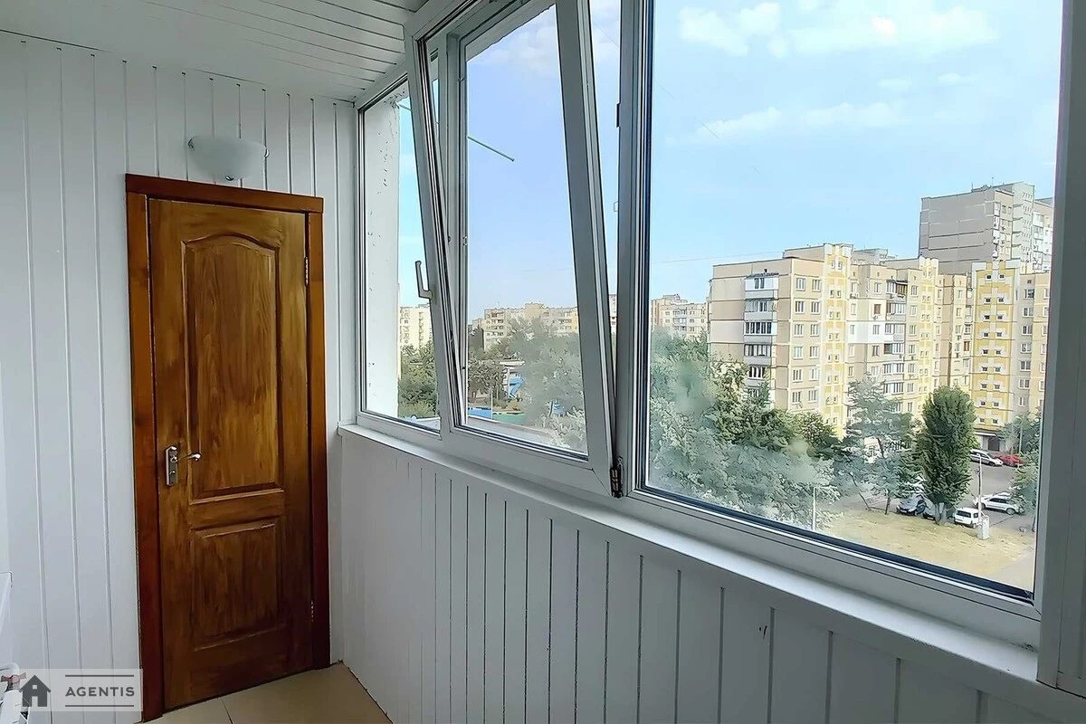 Здам квартиру. 2 rooms, 55 m², 7th floor/16 floors. 16, Червоної Калини просп. (Володимира Маяковського), Київ. 