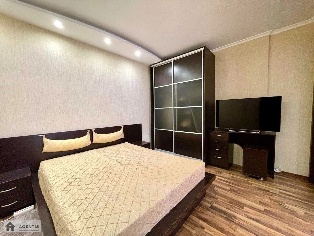 Apartment for rent. 2 rooms, 89 m², 2nd floor/9 floors. 4, Rayisy Okipnoyi vul., Kyiv. 