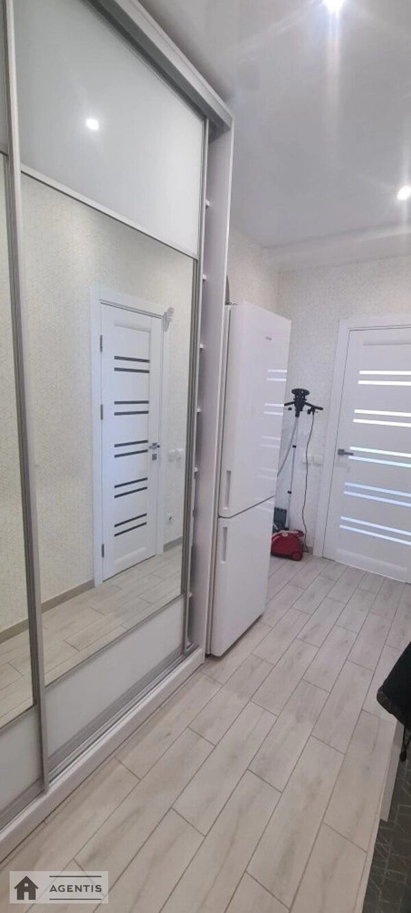 Apartment for rent. 1 room, 45 m², 20 floor/26 floors. Darnytskyy rayon, Kyiv. 